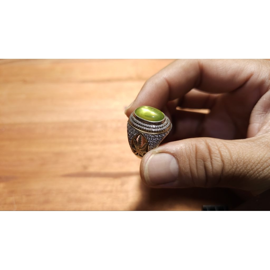 Idocrase Neon Green Sunlight