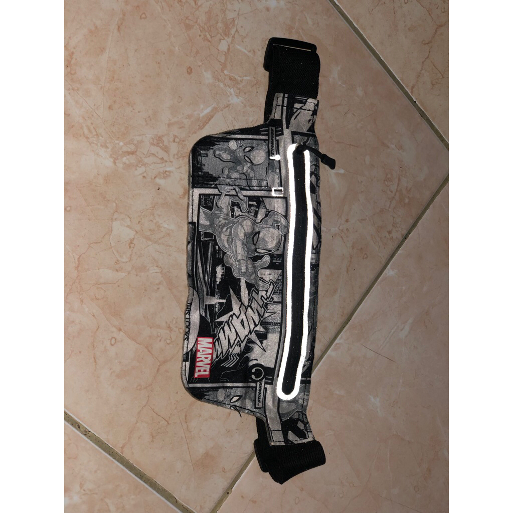 tas pinggang miniso x marvel