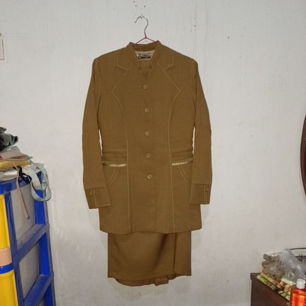 (Preloved pribadi) BAJU SET GURU KHAKI ROK PNS