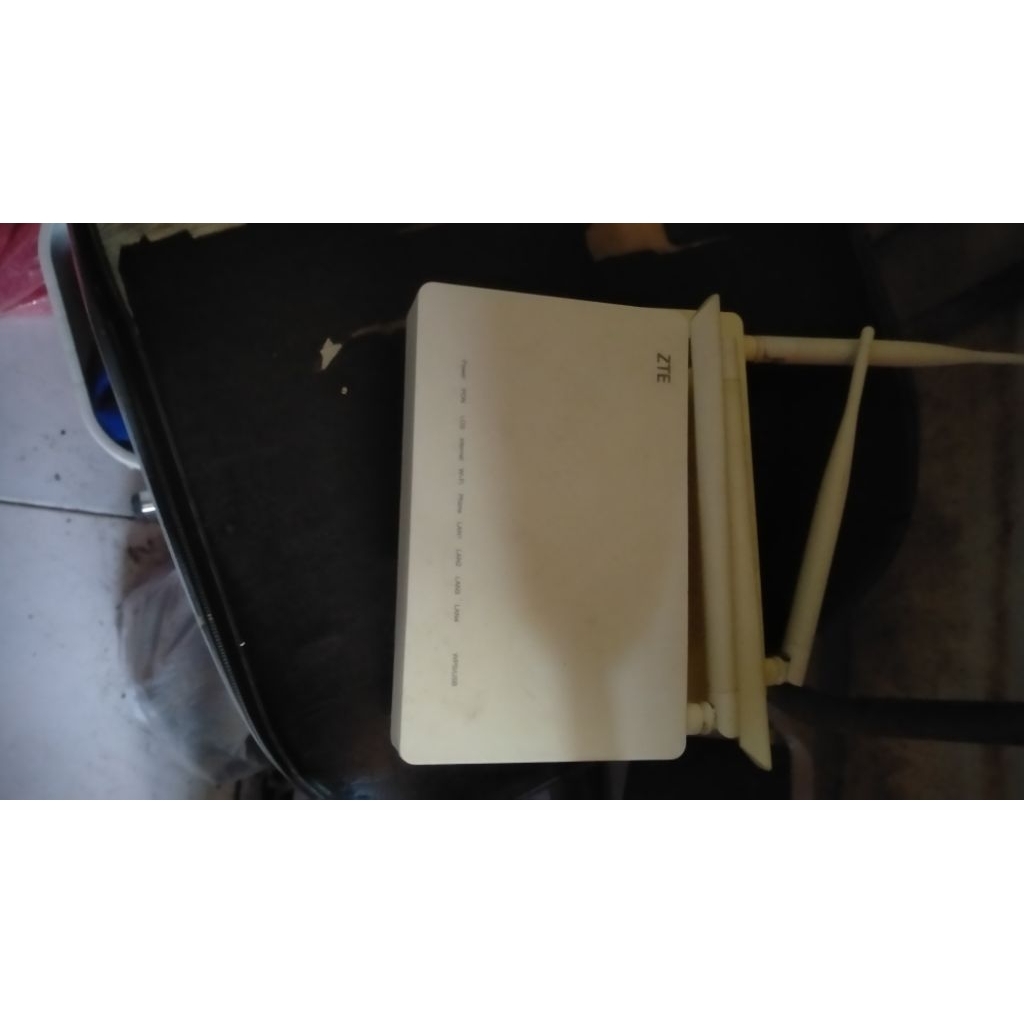 Router Wifi Zte F660 V2 port biru