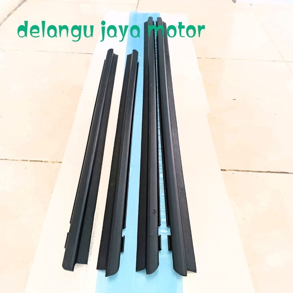 pelipit list kaca mobil Datsun+go weather strip list kaca luar original hitam 1set