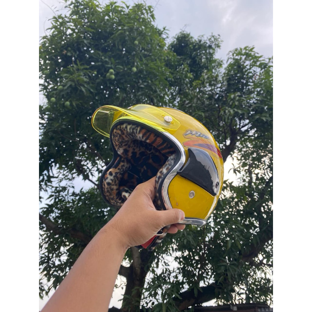 Helm yamaha mio kuning