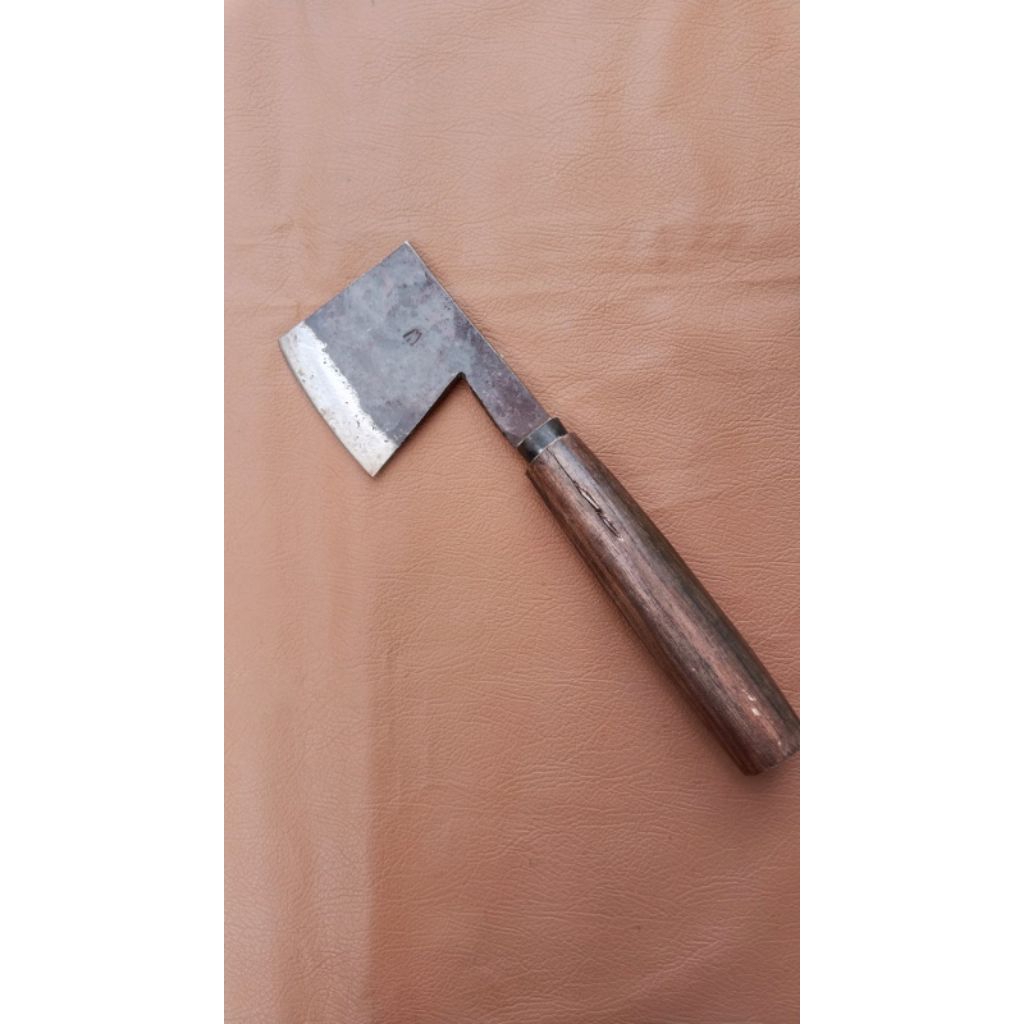 baja per mobil kupas batok kelapa pisau