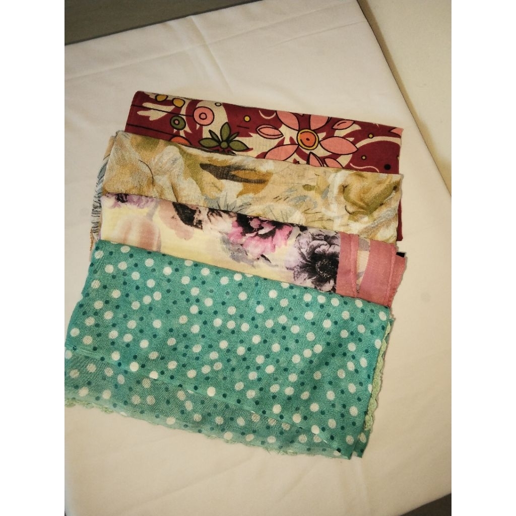 PRELOVED HIJAB SEGI EMPAT