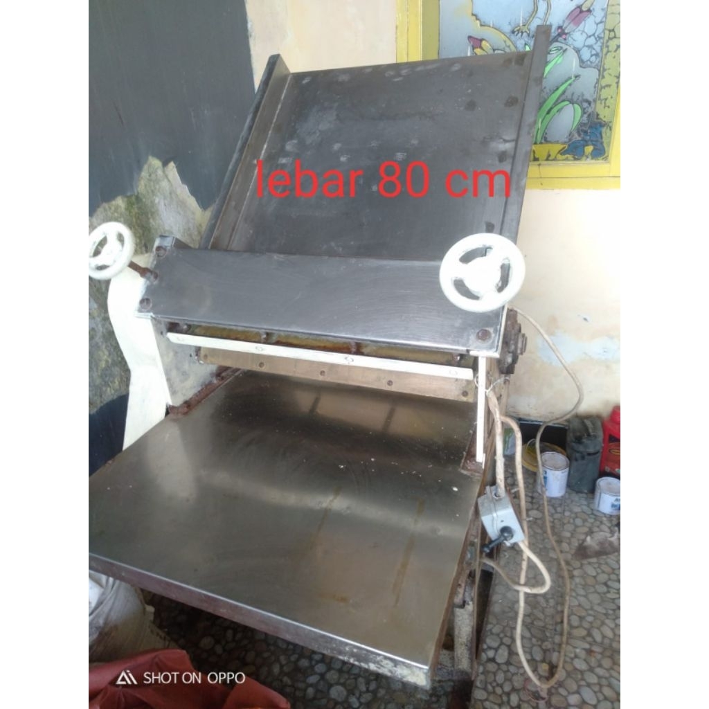 Mesin pres adonan roti