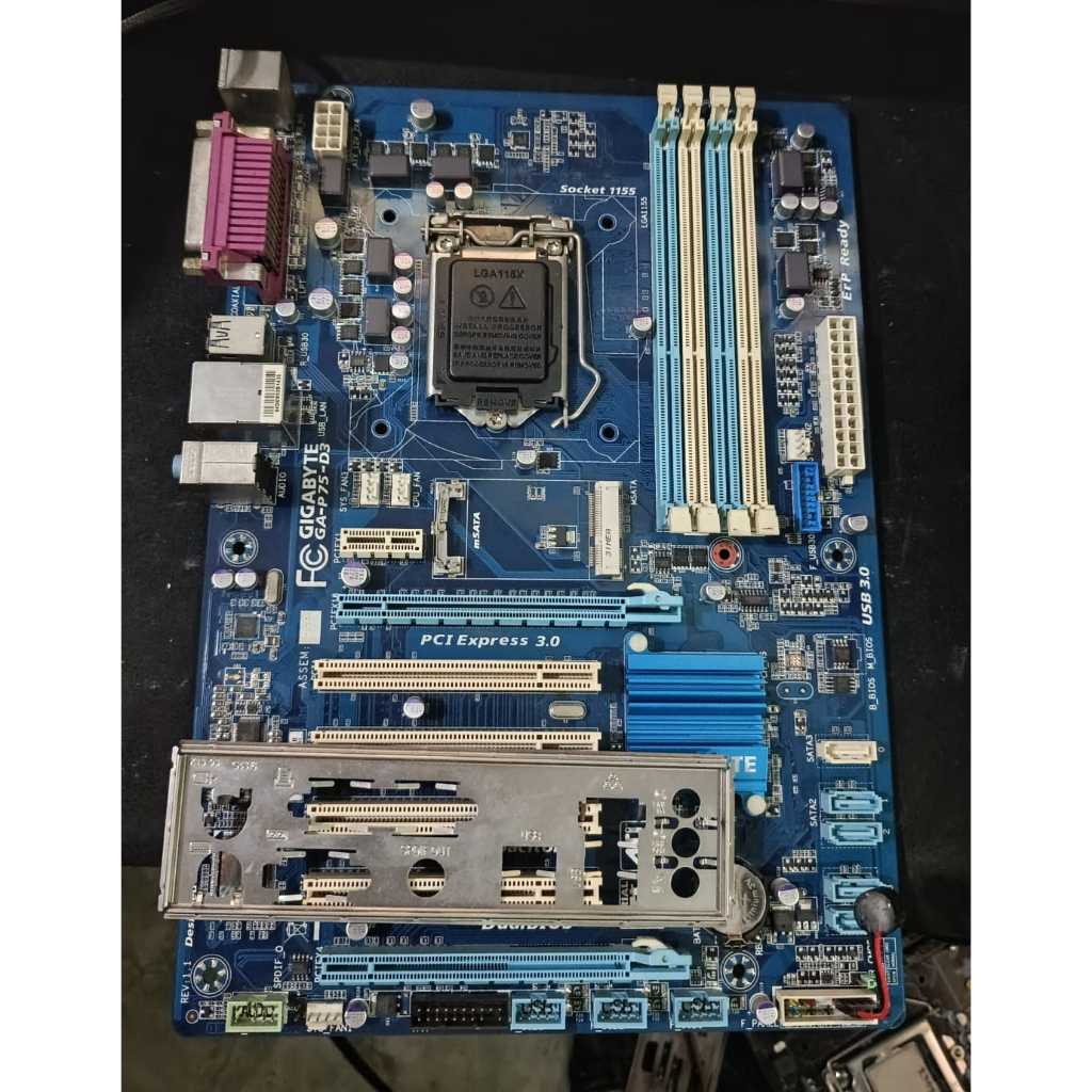 motherboard h61 1155 Gigabyte GA-P75-D3 slot msata