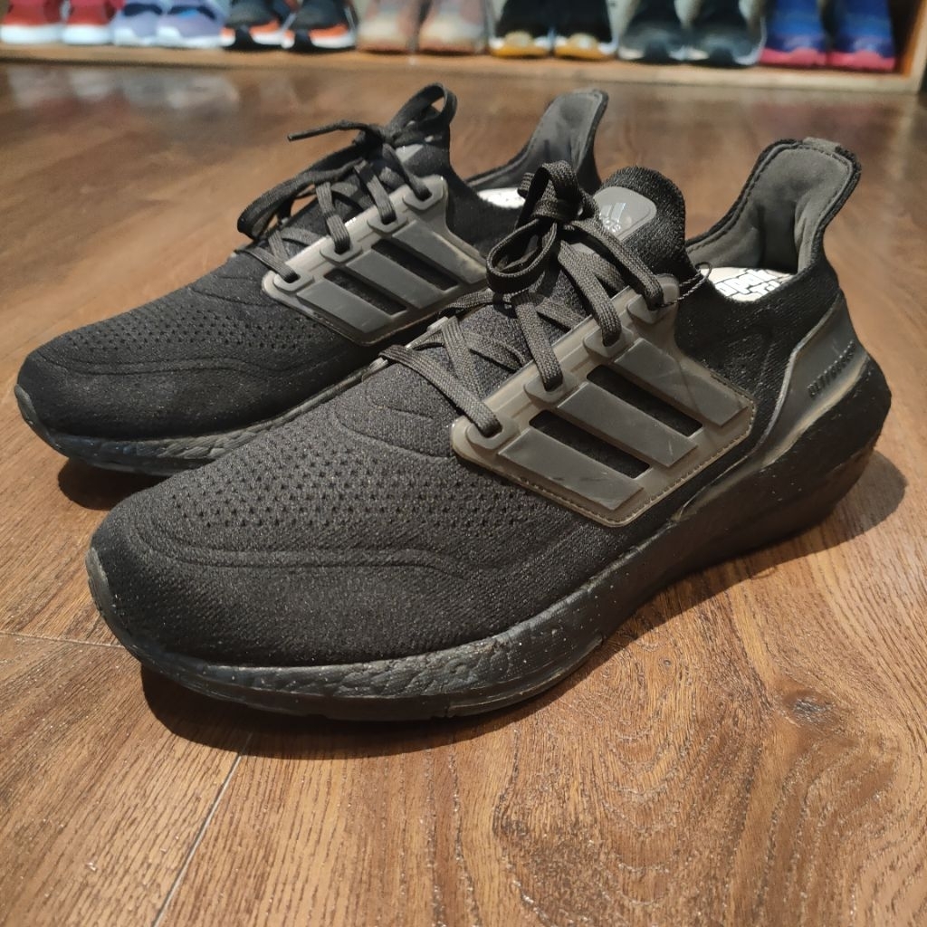 (Preloved) Sepatu Adidas Ultraboost Size 43