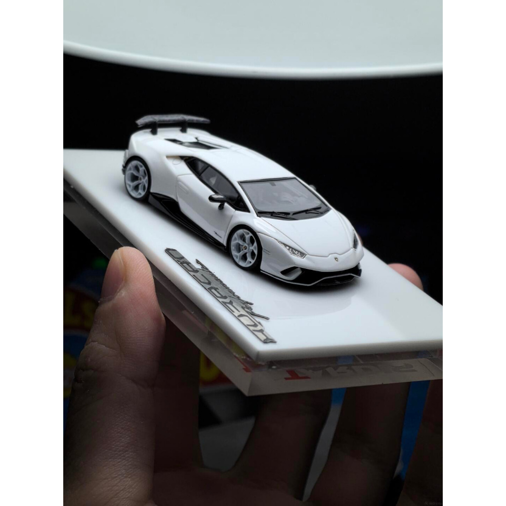TARDIS COLLAB LAMBORGHINI HURACAN PERFORMANTE LIMITED EDITION RESIN 1/64 TARDIS LAMBORGHINI HURACAN 