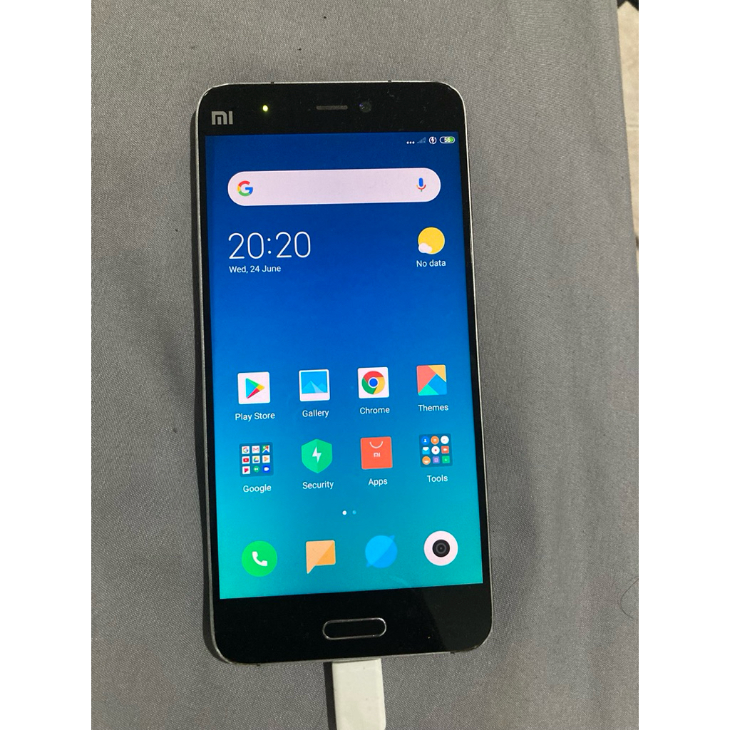 Xiaomi Mi 5 Bekas - Mesin & Layar Normal, Minus Batre Bocor