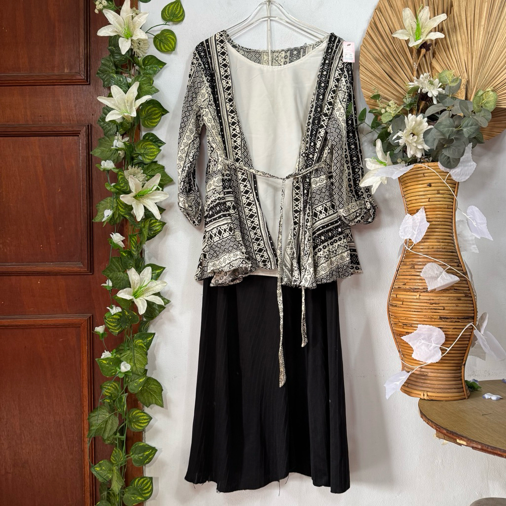 Set Blouse Batik Abu Celana Kulot Midi