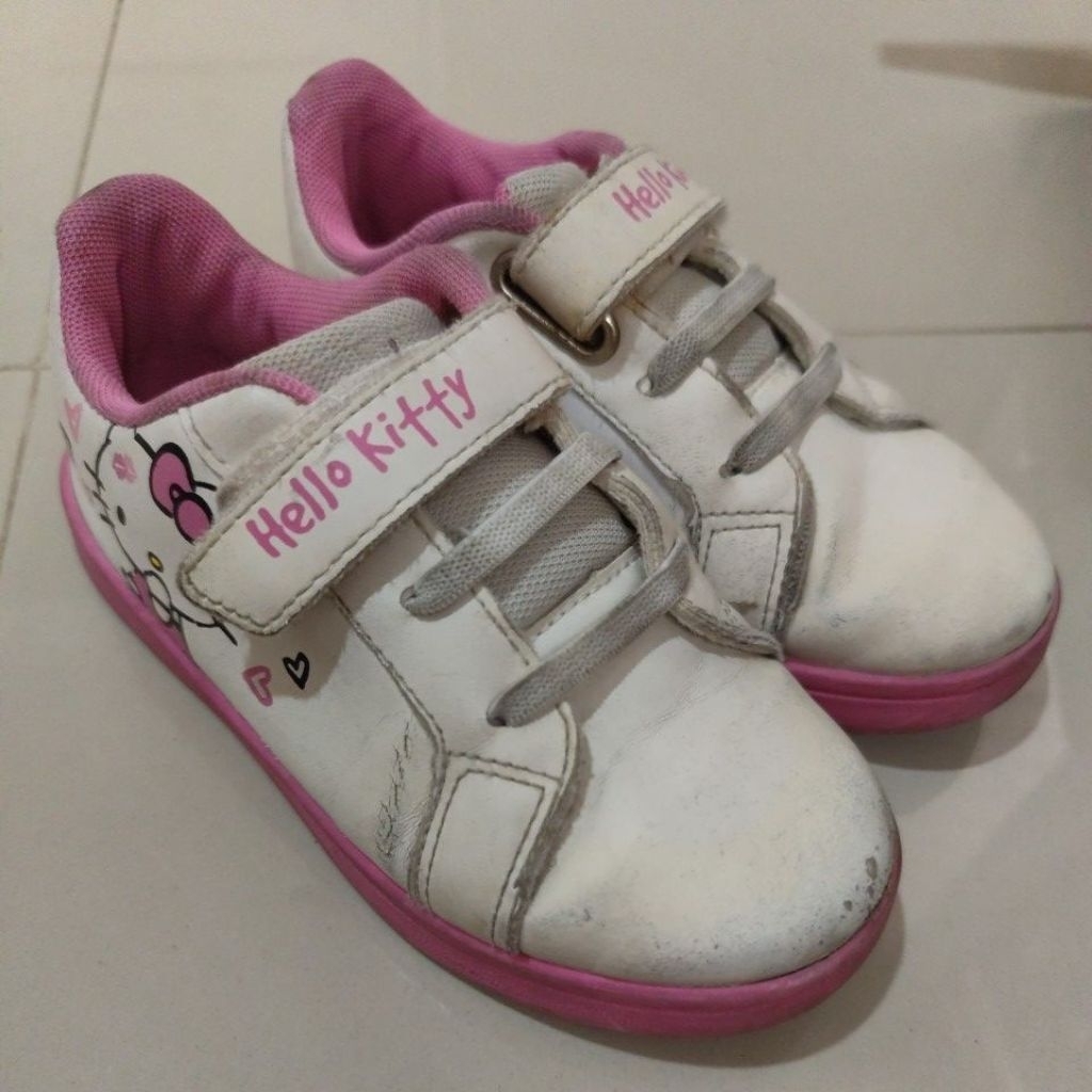 Preloved sepatu hello kitty