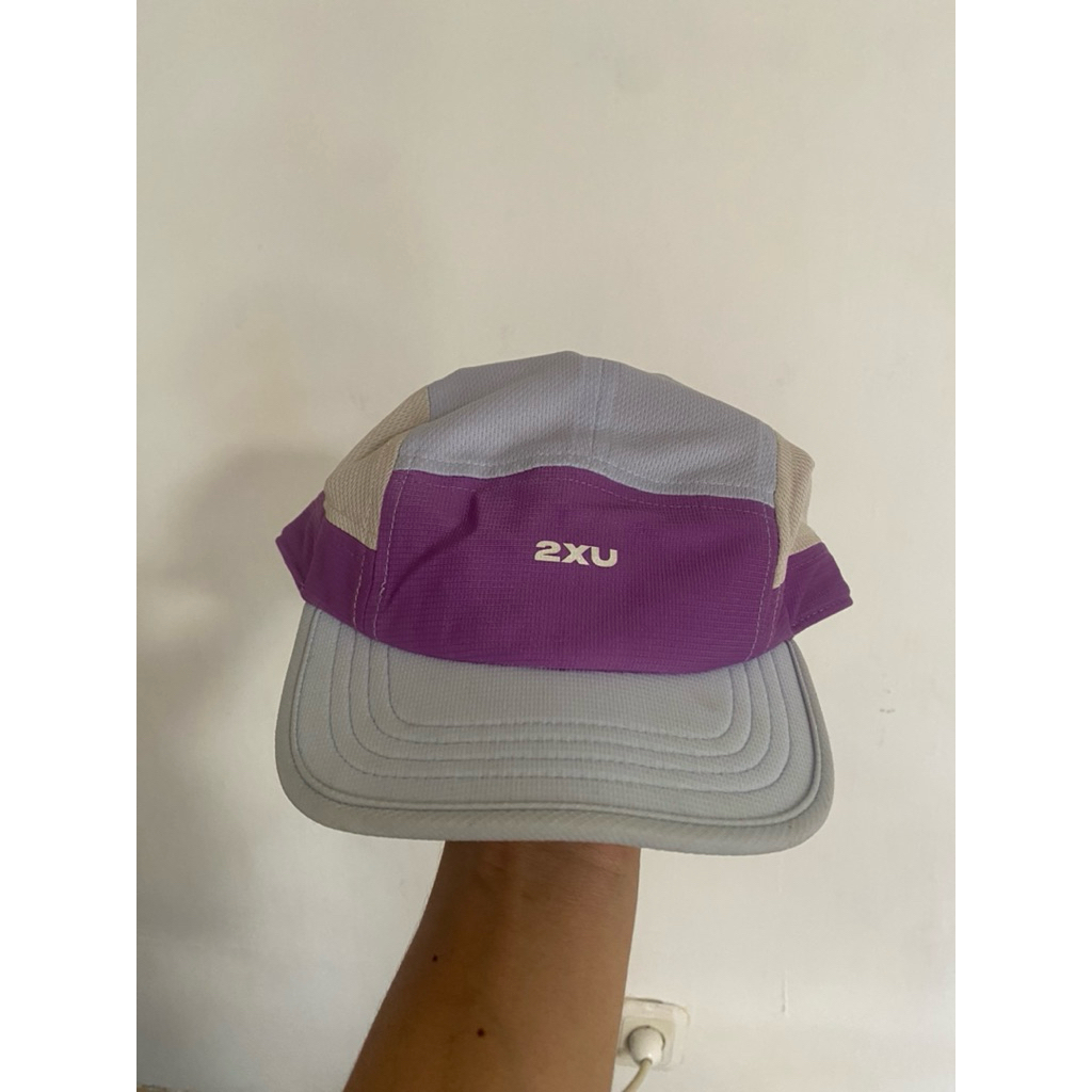 topi running cap 2xu mulus simpenan