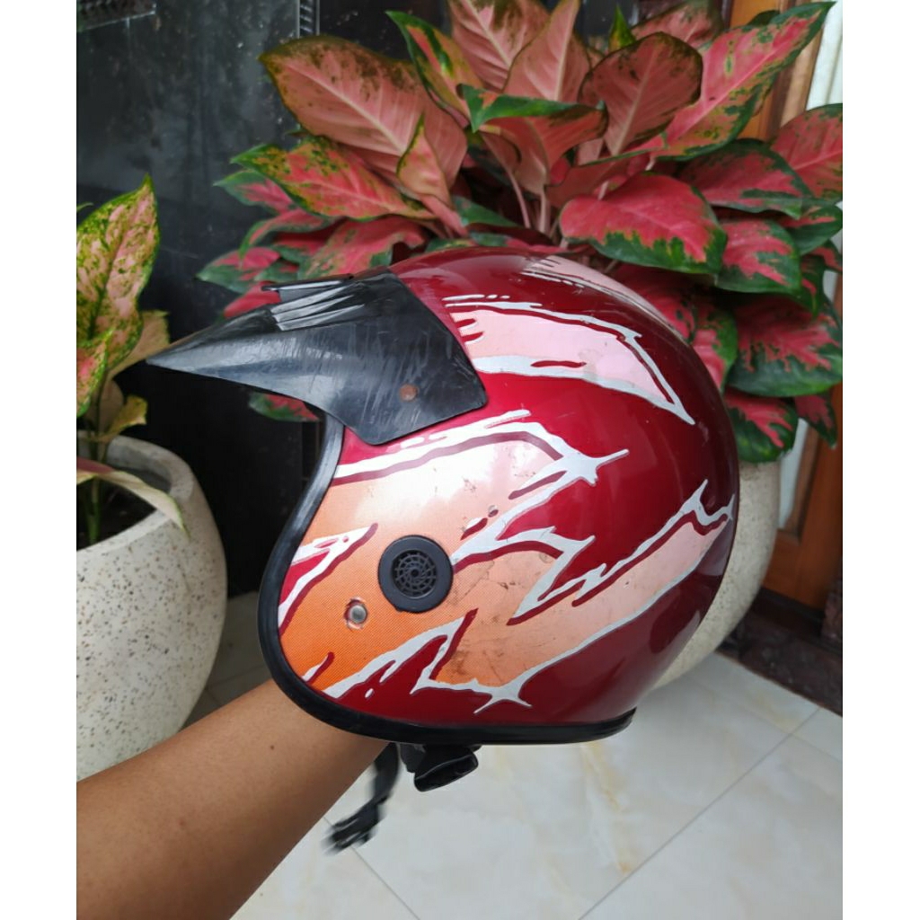Helm suzuki TS merah