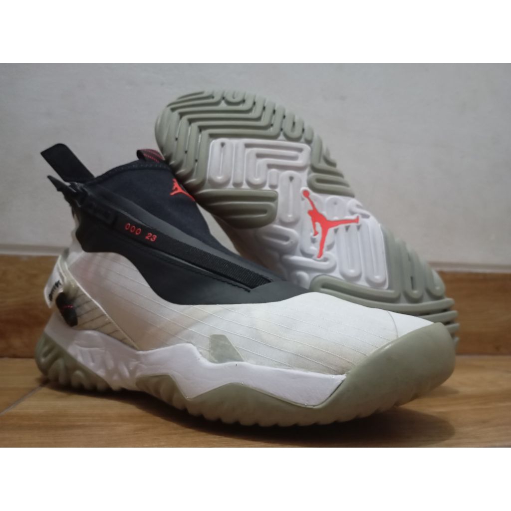 sepatu basket Air Jordan Proto React "Z