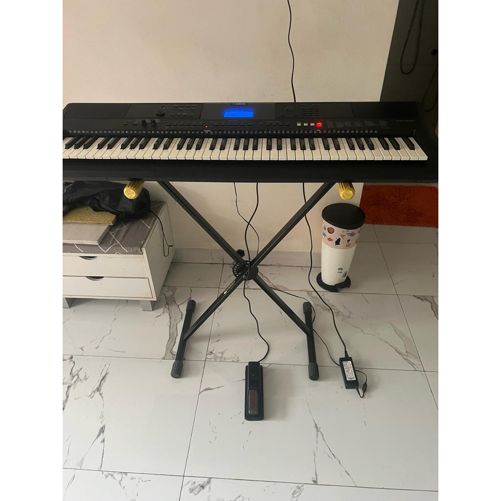 Yamaha EW400 Piano Keyboard