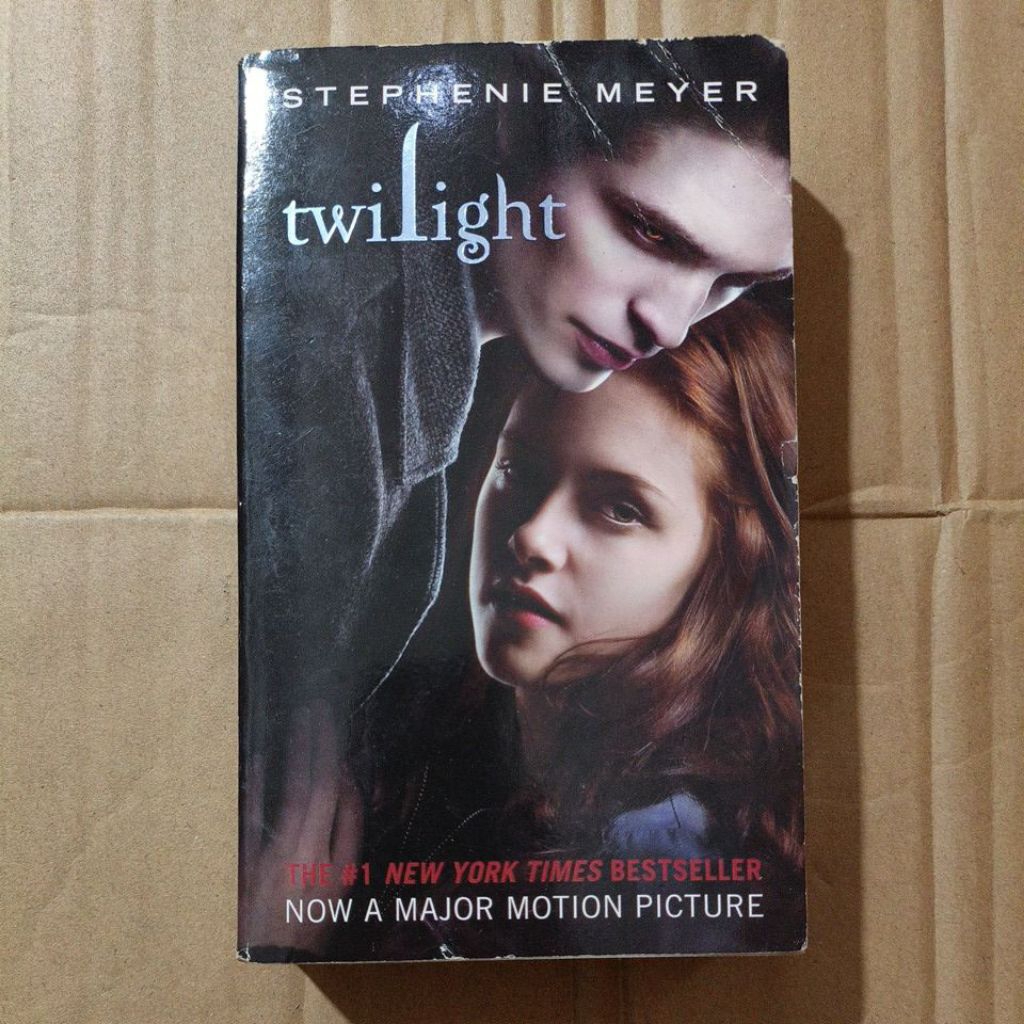 TWILIGHT BY STEPHENIE MEYER