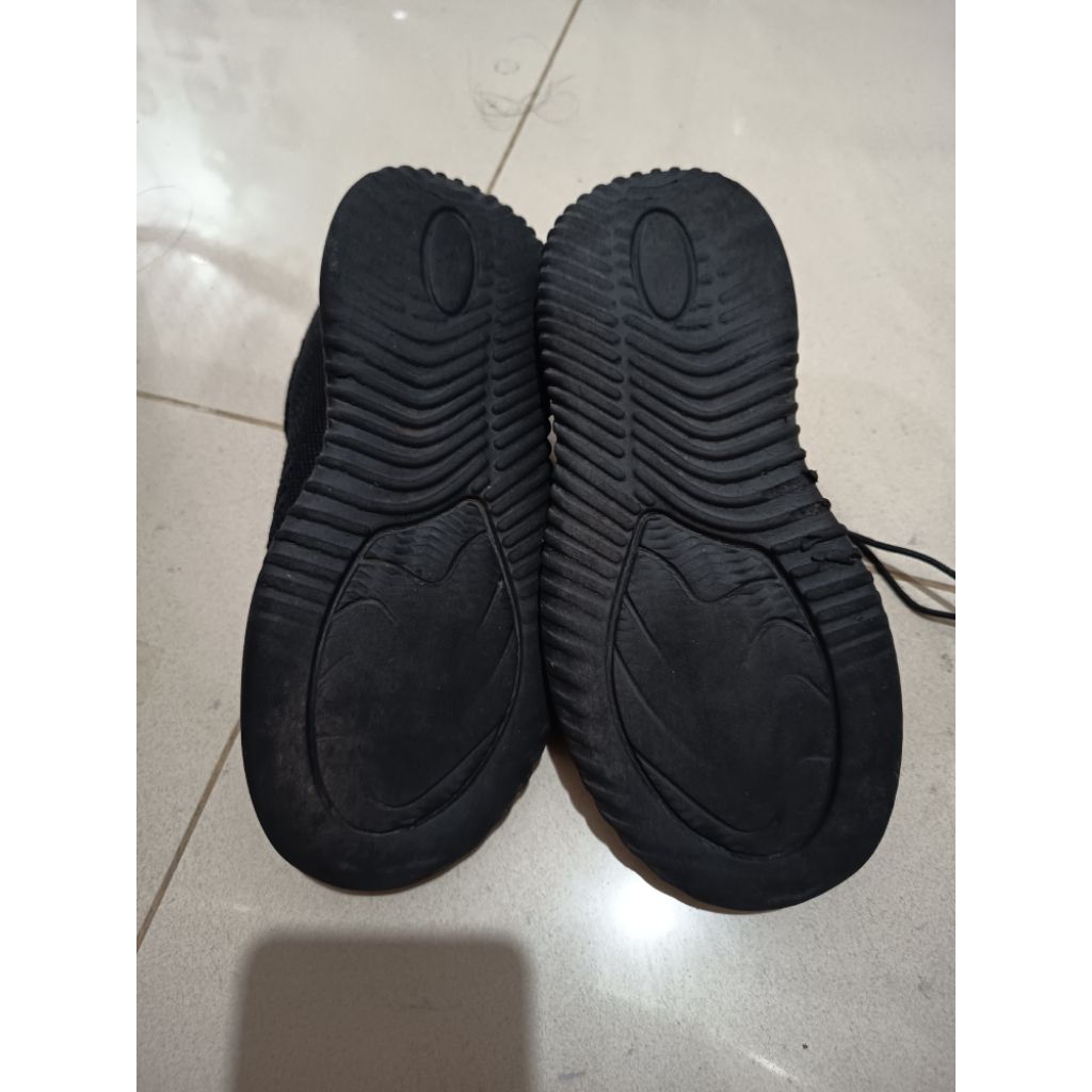 sepatu sekolah Preloved