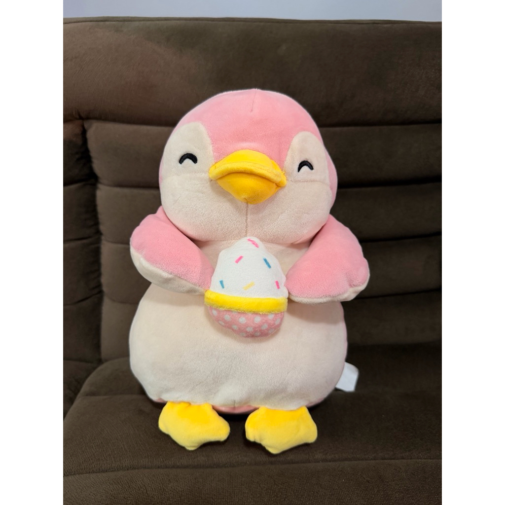 Boneka kado/koleksi Pinguin pink Miniso original