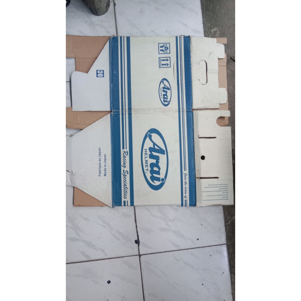 Kardus Helm Arai Second / Bekas
