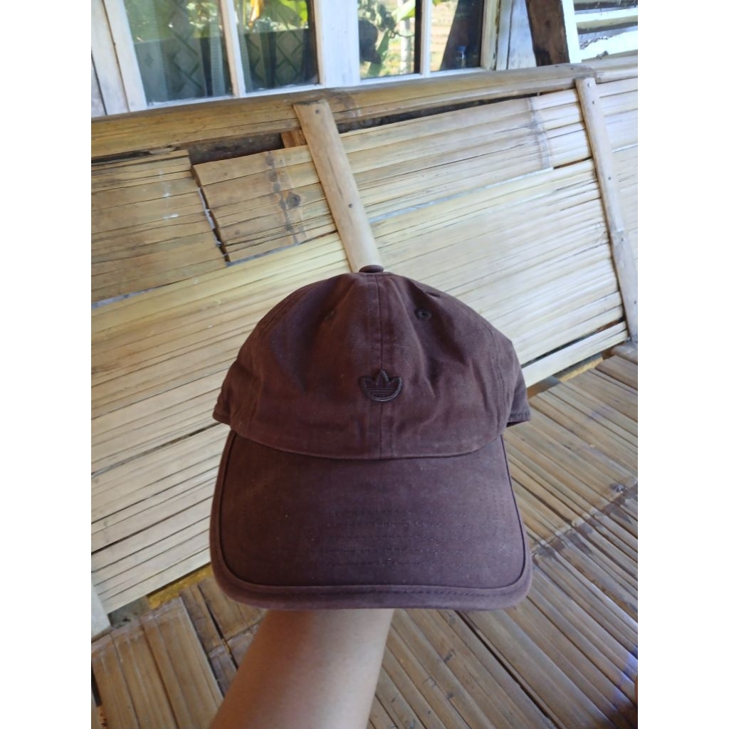 Topi adidas trefoil