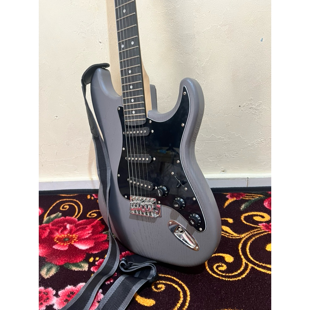[PRELOVED]Gitar Elektrik Donner DST-80 Matte black.