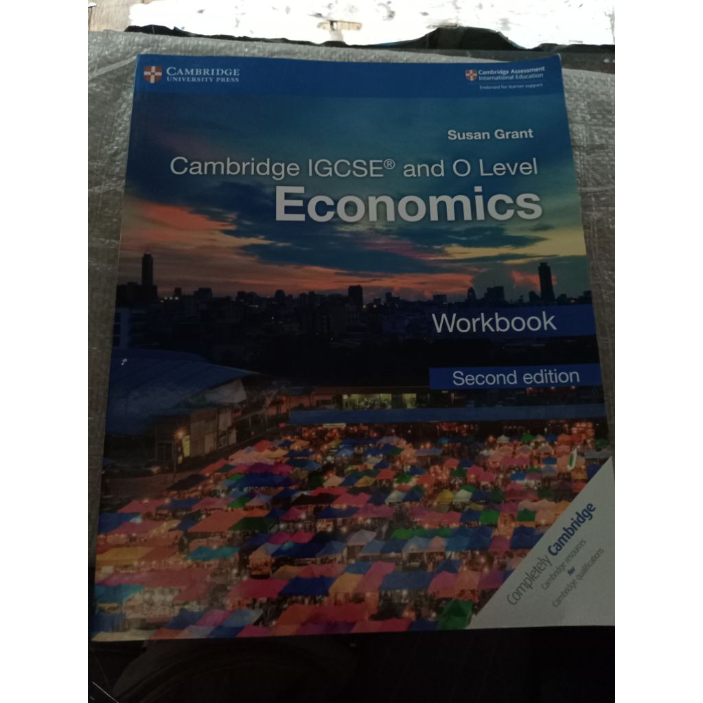 buku cambridge IGCSE and O level economics. workbook