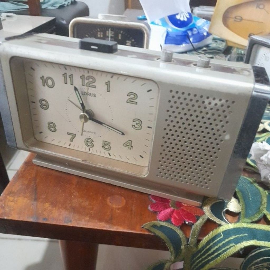 jam meja quartz lorus alarm normal