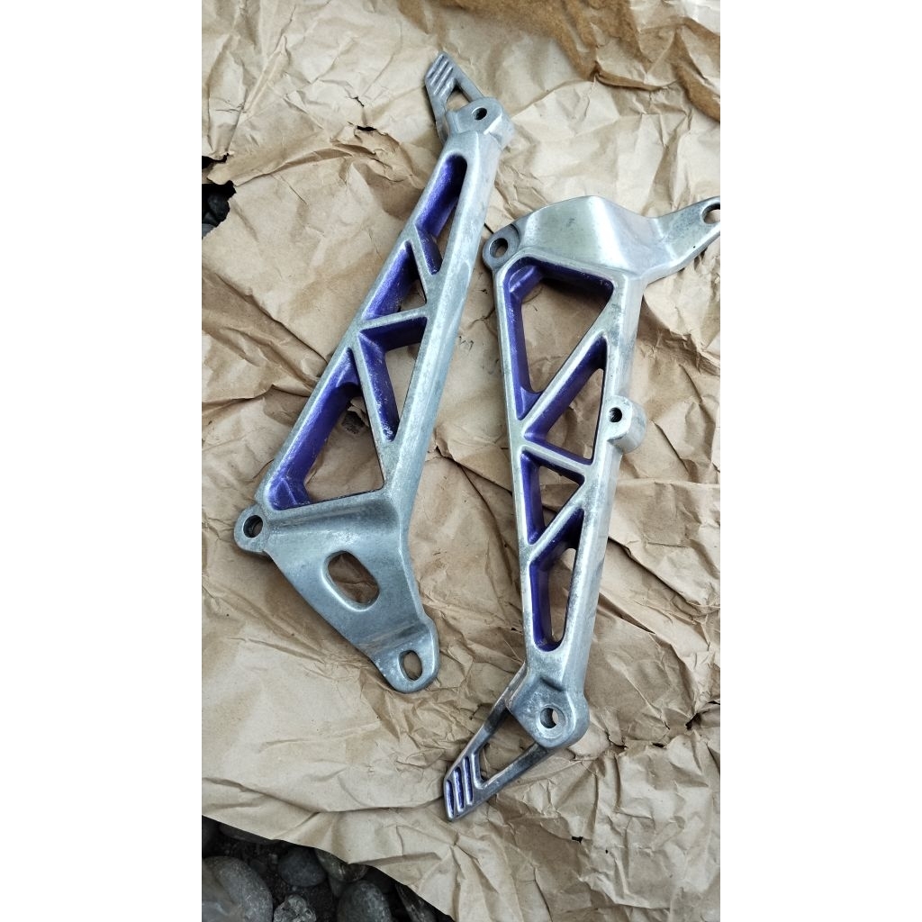breket footstep belakang dudukan step belakang footstep belakang variasi lawas Yamaha F1ZR fizr F1zr