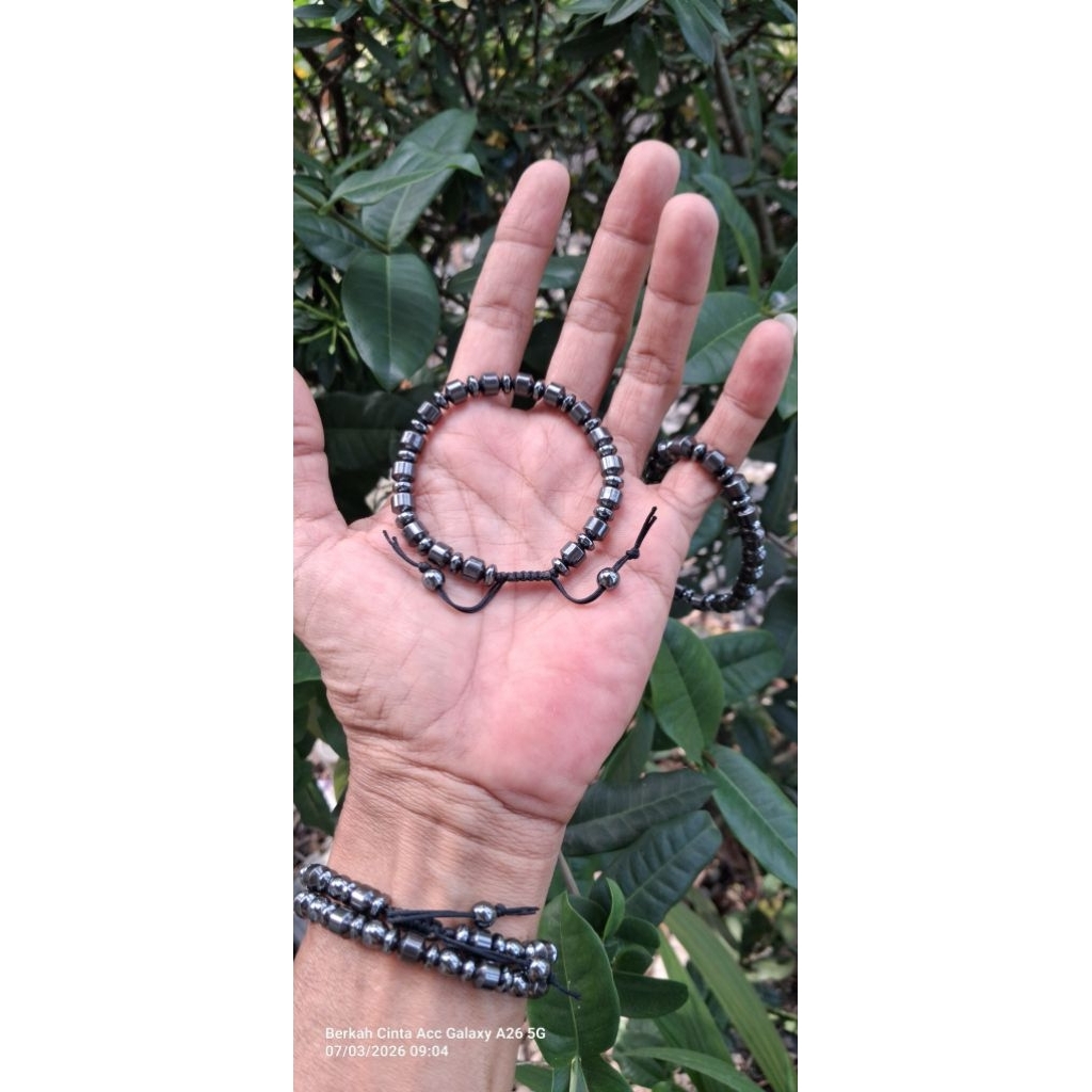 Gelang batu Hematite
