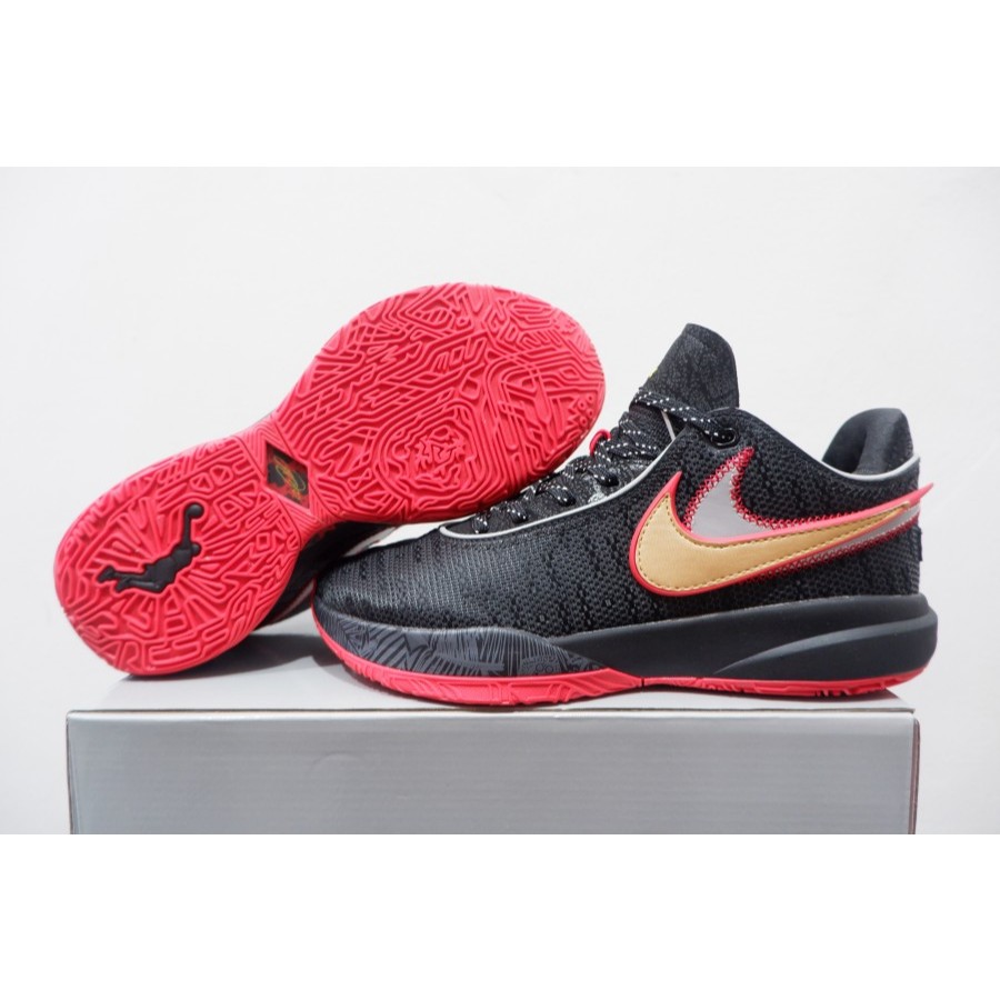 SEPATU BASKET LEBRON 20 LOW TRINITY