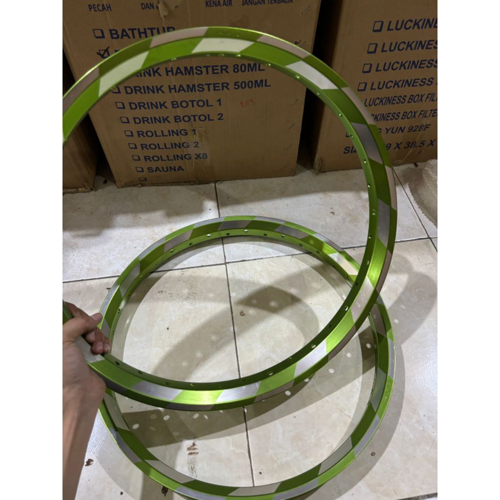 Velg motor VROSSI warna putih hijau ring 17 | VROSSI