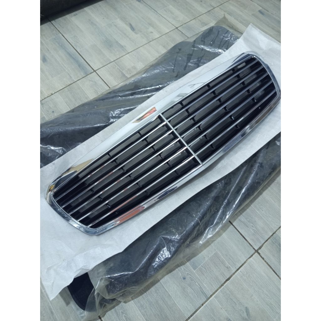 Grill Mercedes Benz W211