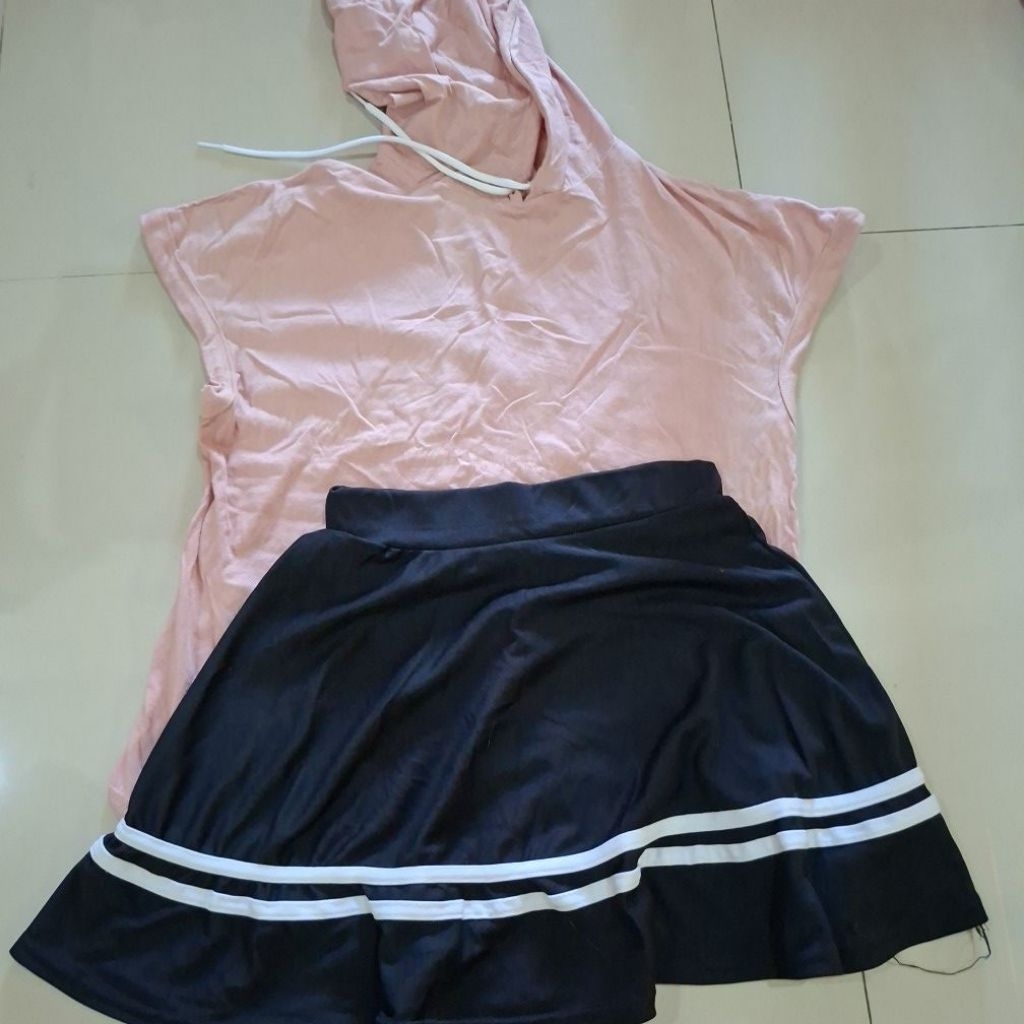 Preloved One Set Sport Wanita Crop Top Hoodie Pink Dan Rok Hitam Korean Style