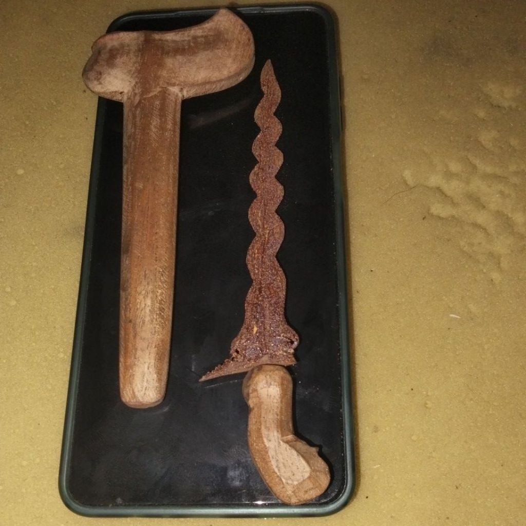 keris kecil Karno tinanding sepuh mojopait.