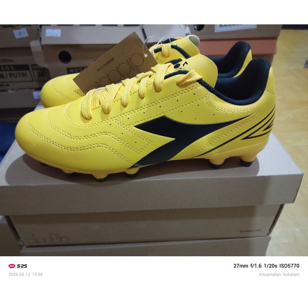 sepatu bola diadora yellow original