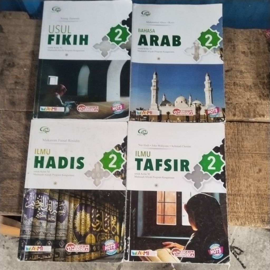 Buku usul fikih, Bahasa Arab, ilmu hadis, ilmu tafsir untuk kelas XI/11 PENERBIT TIGA SERANGKAI