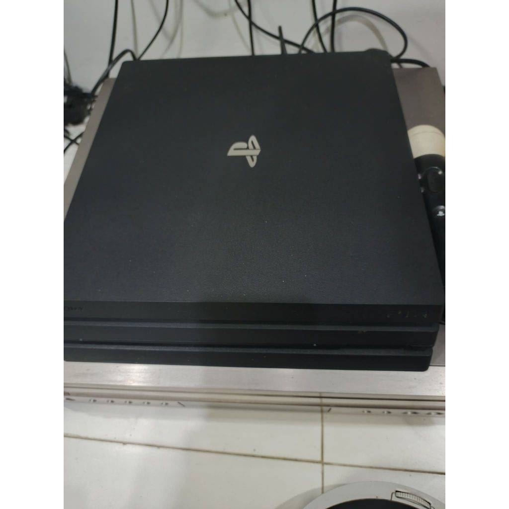 Playstation 4 Pro/PS4 PRO 1TB SERI 72 MULUS NOMINUS ORIGINAL BONUS GAME MEWAH
