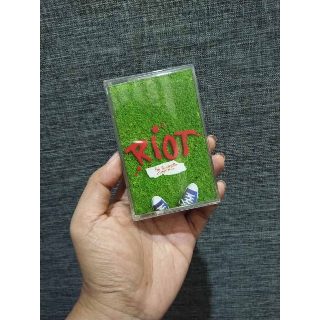 Kaset pita kompilasi RIOT, isinya ada WSTCC, the sastro, the milo dkk