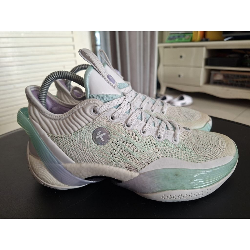 Sepatu basket Anta KT 3 low seken sz 37,5 insole 23,5 cm kondisi mulus terbaik tapak utuh 