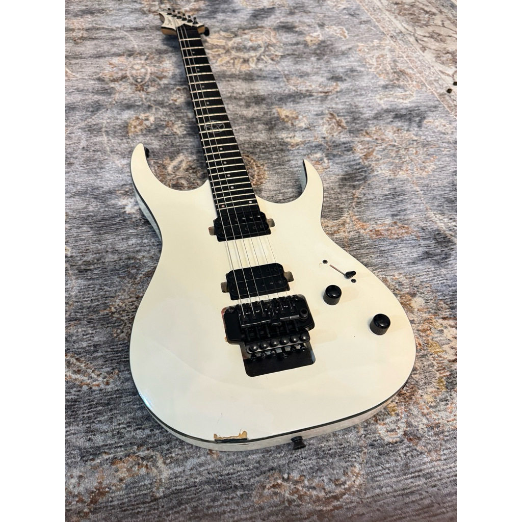 Scorpion SE600 Electric Guitar • White