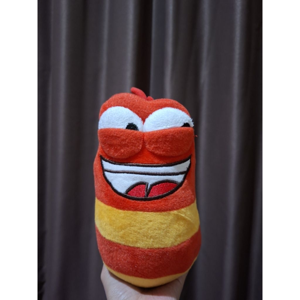 Boneka Larva Merah Original Size Kecil