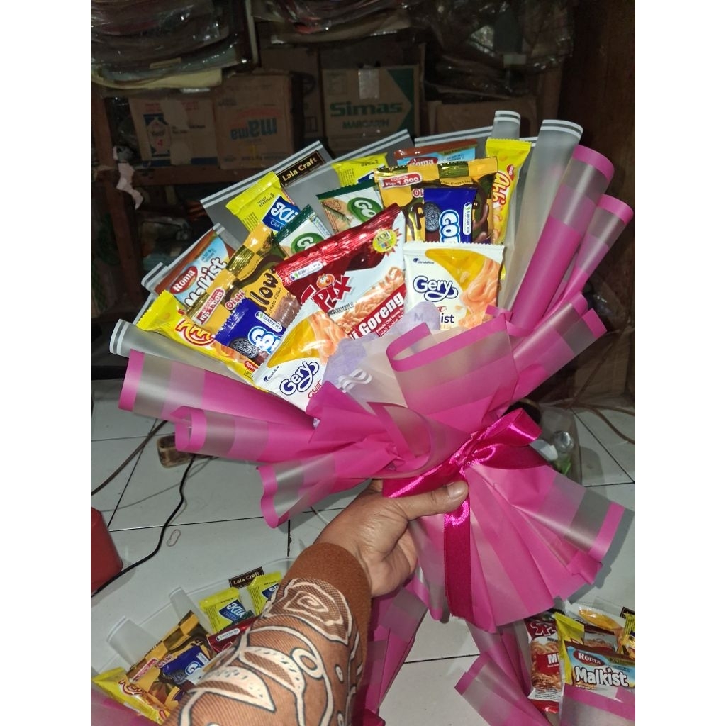 Buket snack jumbo/ buket snack ulang tahun/ buket anniversary/ buket valentine/ buket hari ibu/ hadi