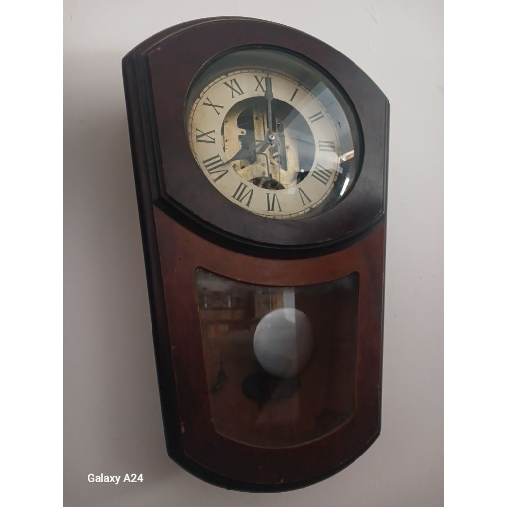 jam bandul tua/antik