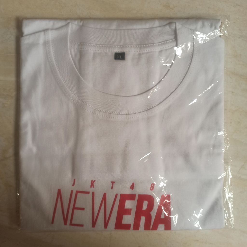 T-Shirt "NEW ERA" Official JKT48 (XL)