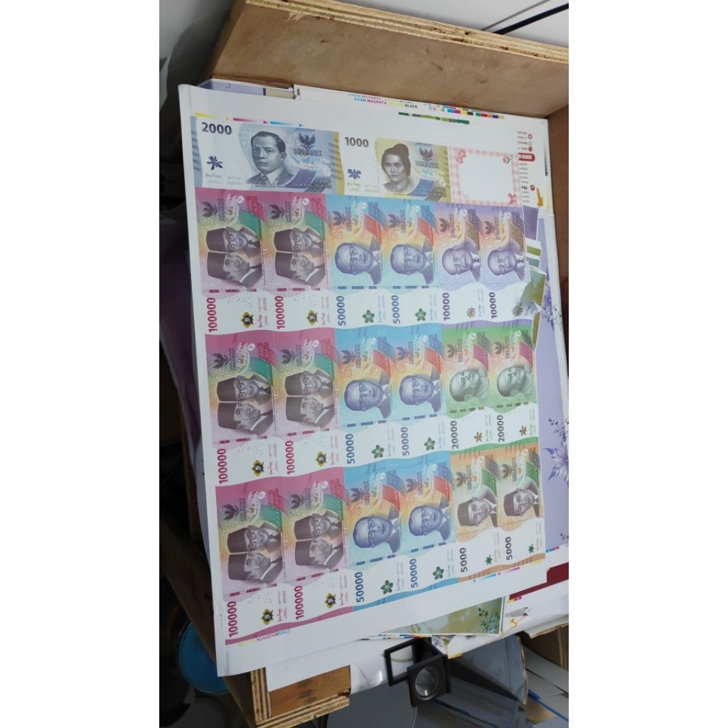 100.000 pcs uang mainan