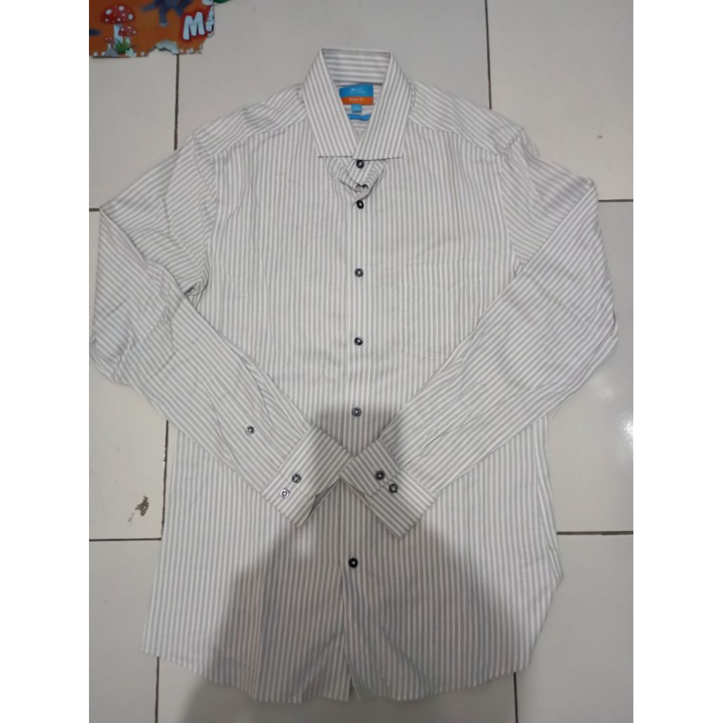 kemeja lengan panjang slim fit by G2000 ( preloved )