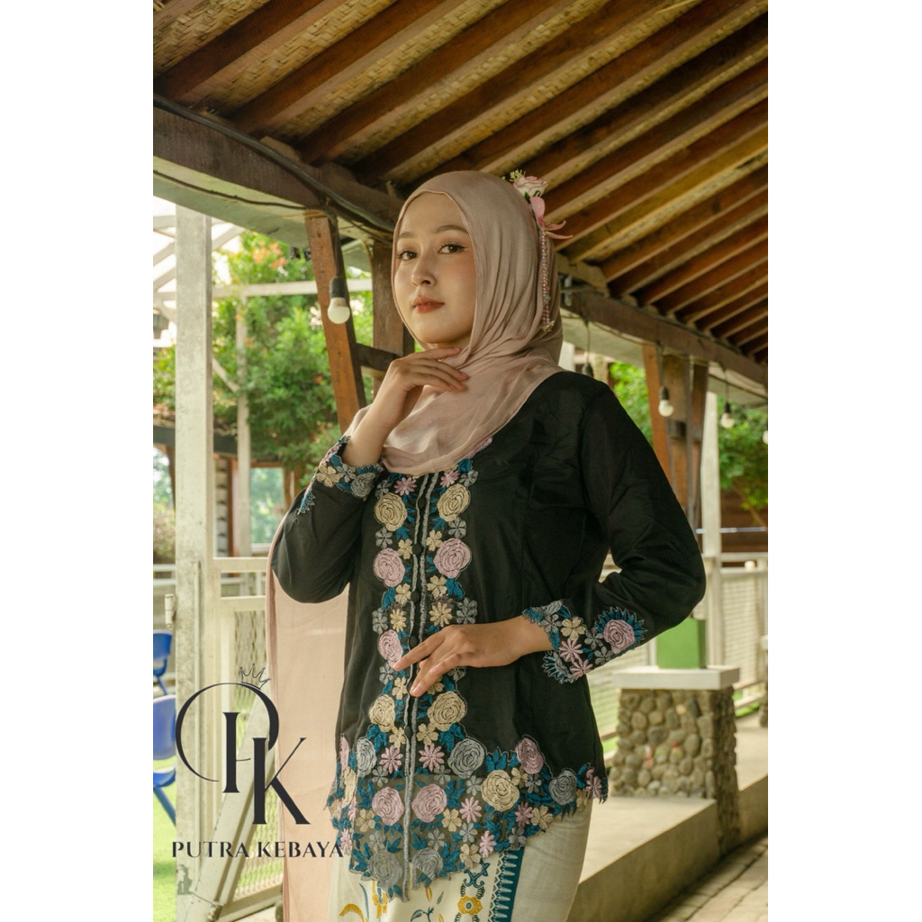 Kebaya encim bordir Hitam motif bunga Lengan Panjang