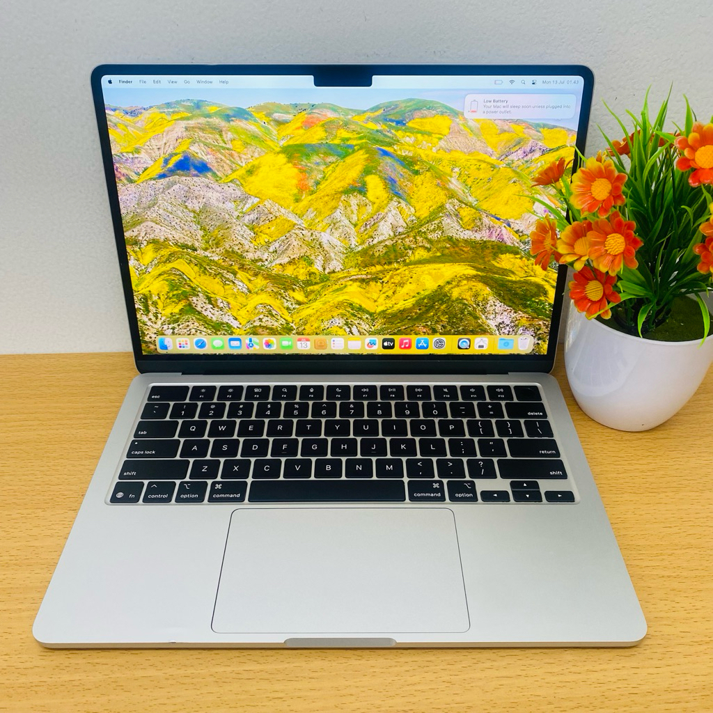 MACBOOK AIR RETINA 2025 M4 13inch RAM 16gb SSD 512gb SECOND ORIGINAL
