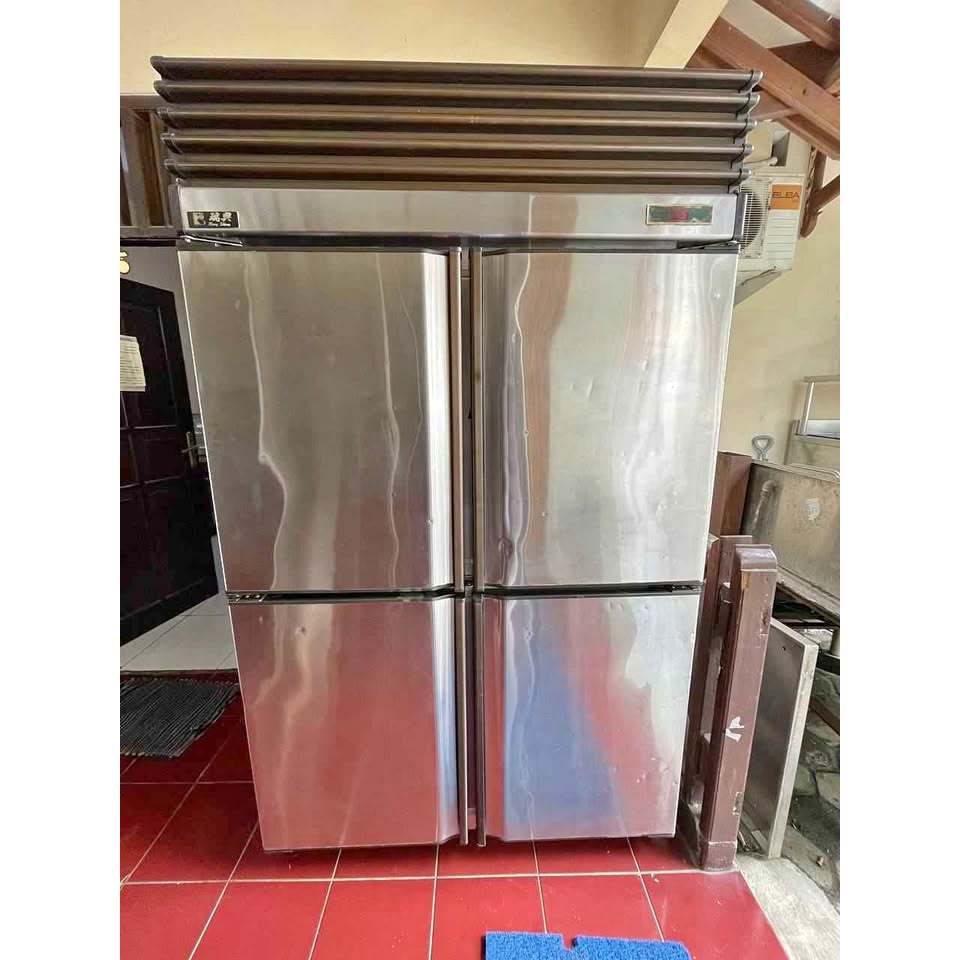 UPRIGHT CHILLER 4 PINTU second