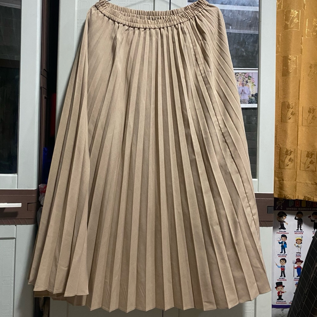 preloved rok plisket Uniqlo size m